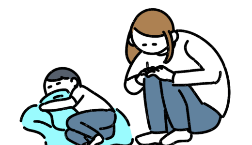 登園拒否する男の子とオフィスカジュアルのママ